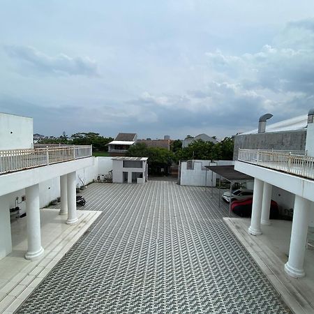 Griya Rw Family Guest House Redpartner Solo Esterno foto