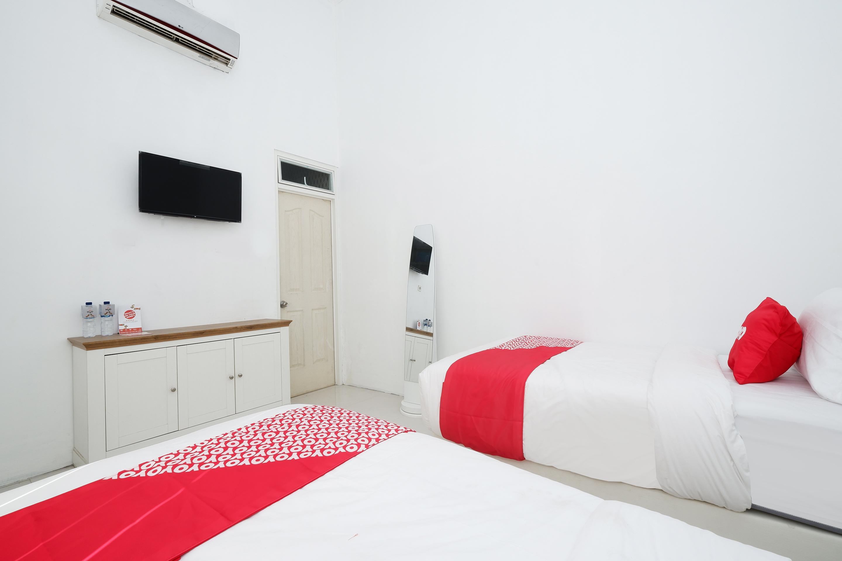Griya Rw Family Guest House Redpartner Solo Esterno foto