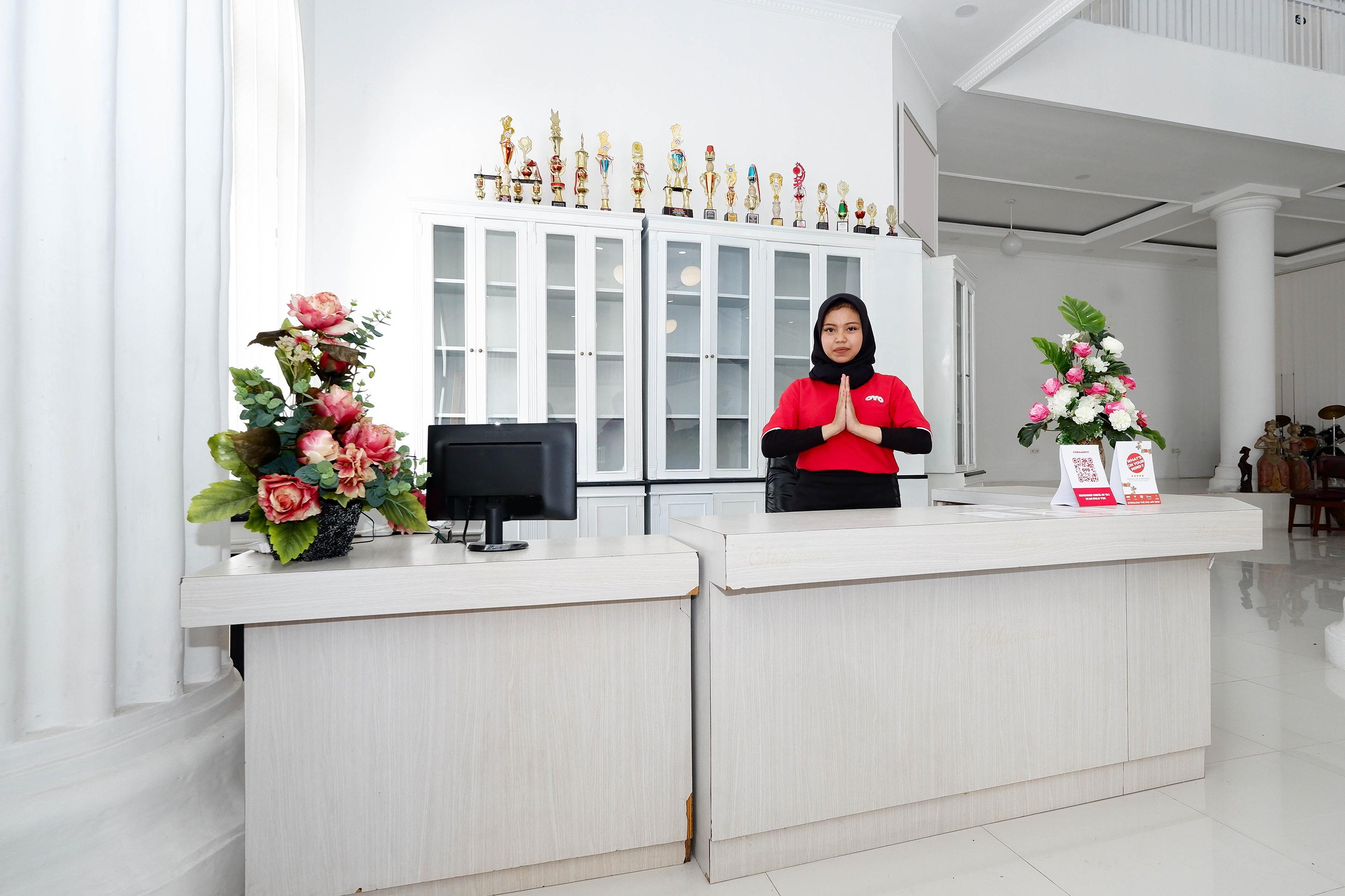 Griya Rw Family Guest House Redpartner Solo Esterno foto