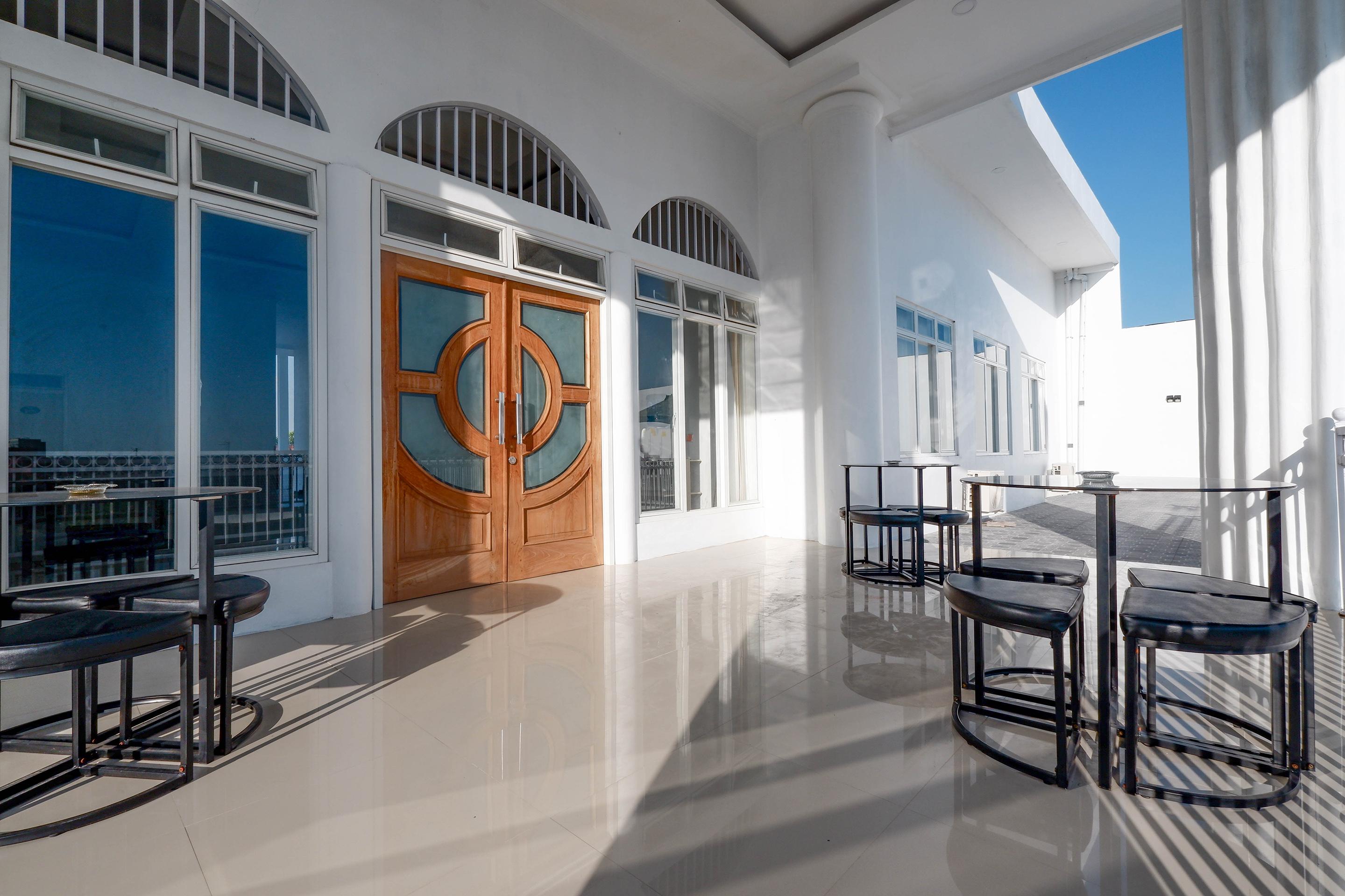 Griya Rw Family Guest House Redpartner Solo Esterno foto