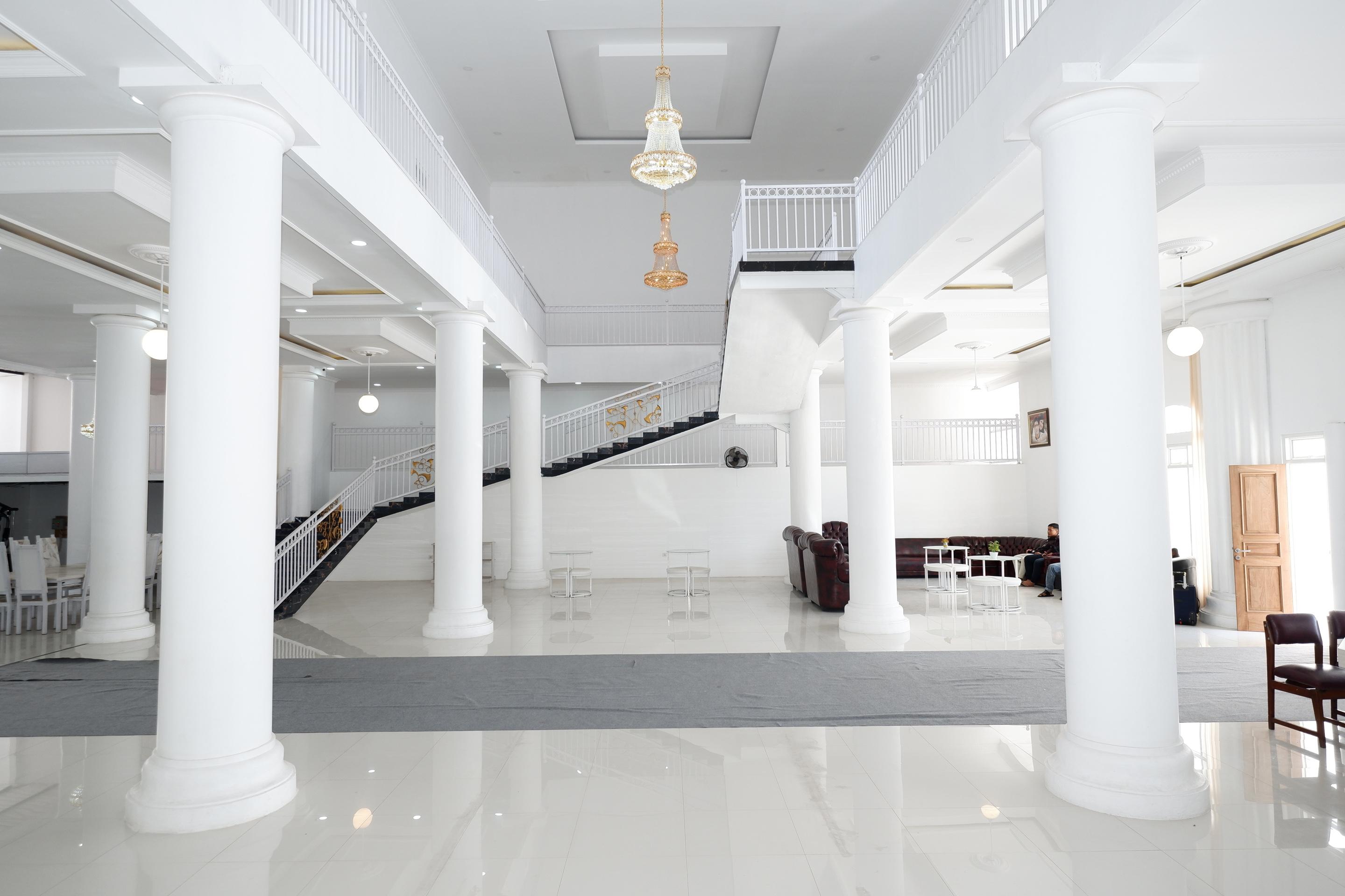 Griya Rw Family Guest House Redpartner Solo Esterno foto