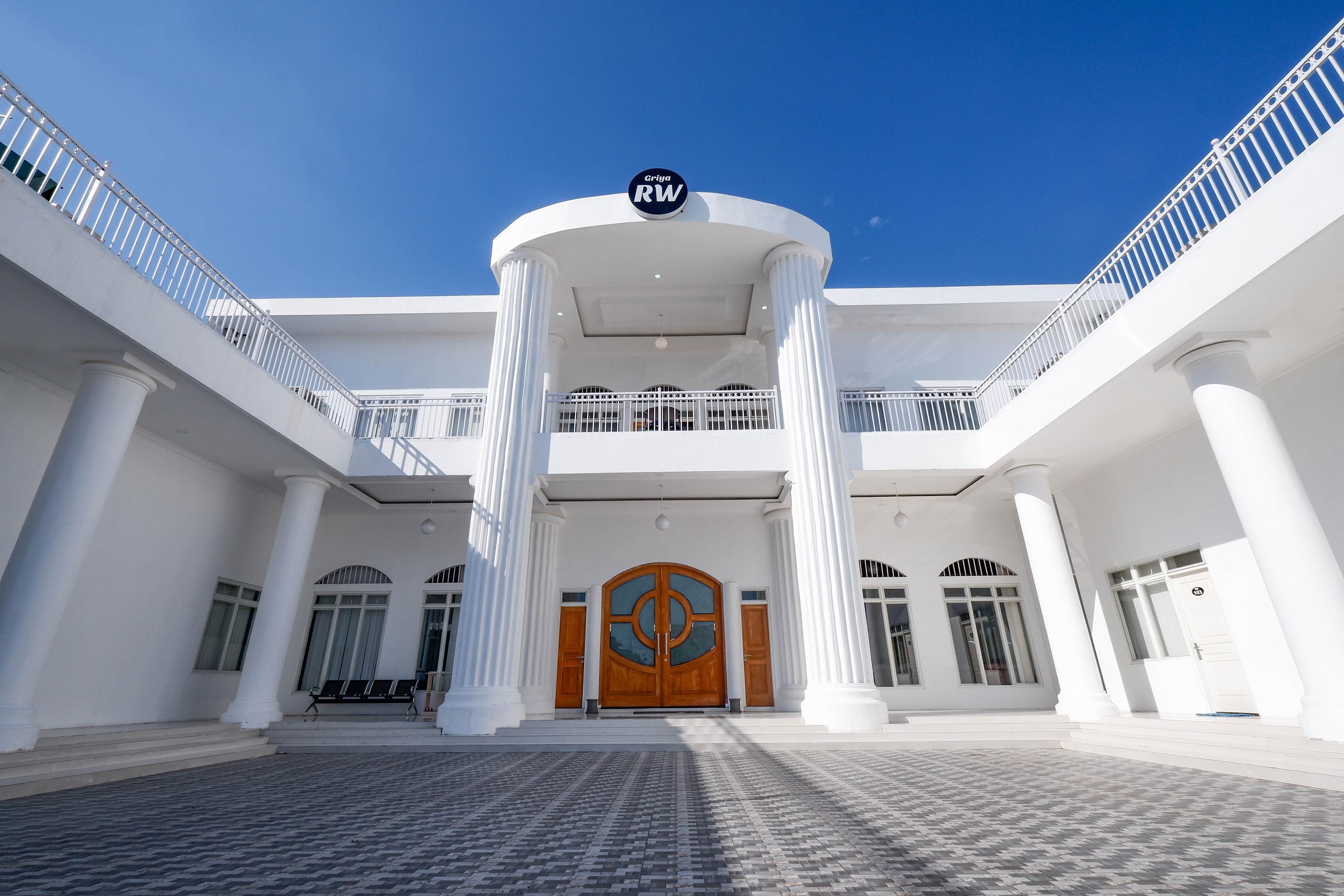Griya Rw Family Guest House Redpartner Solo Esterno foto