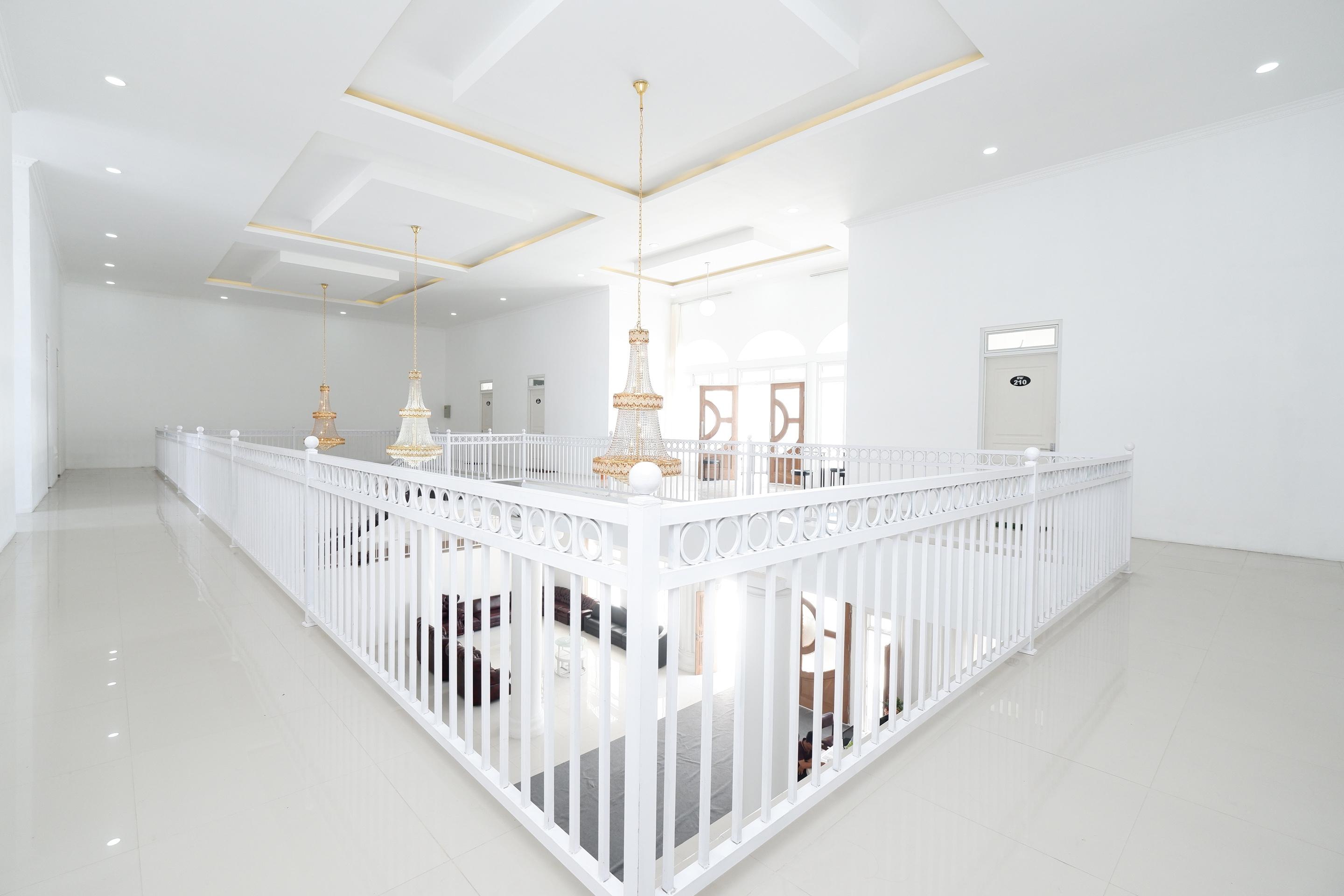 Griya Rw Family Guest House Redpartner Solo Esterno foto