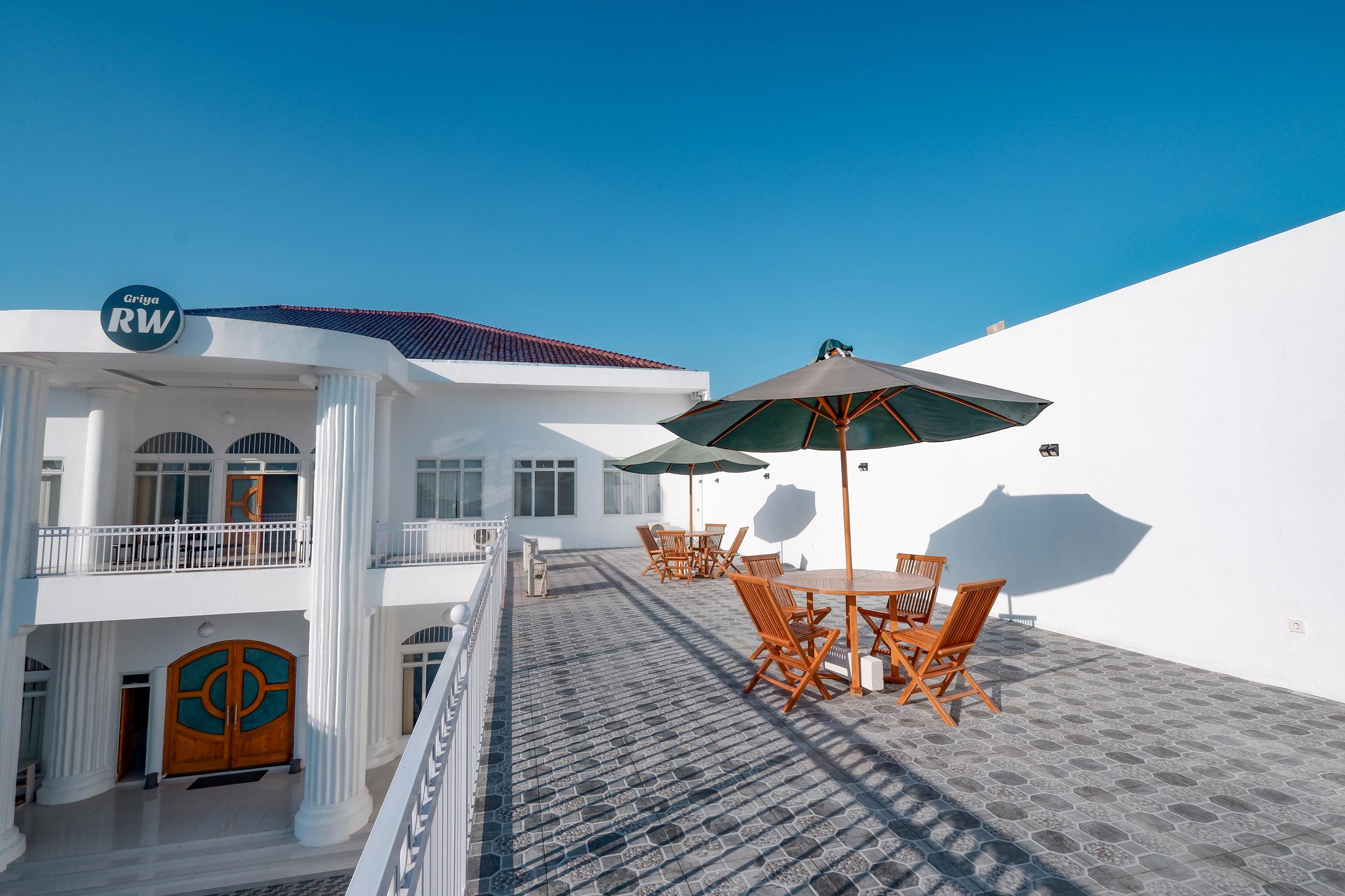 Griya Rw Family Guest House Redpartner Solo Esterno foto