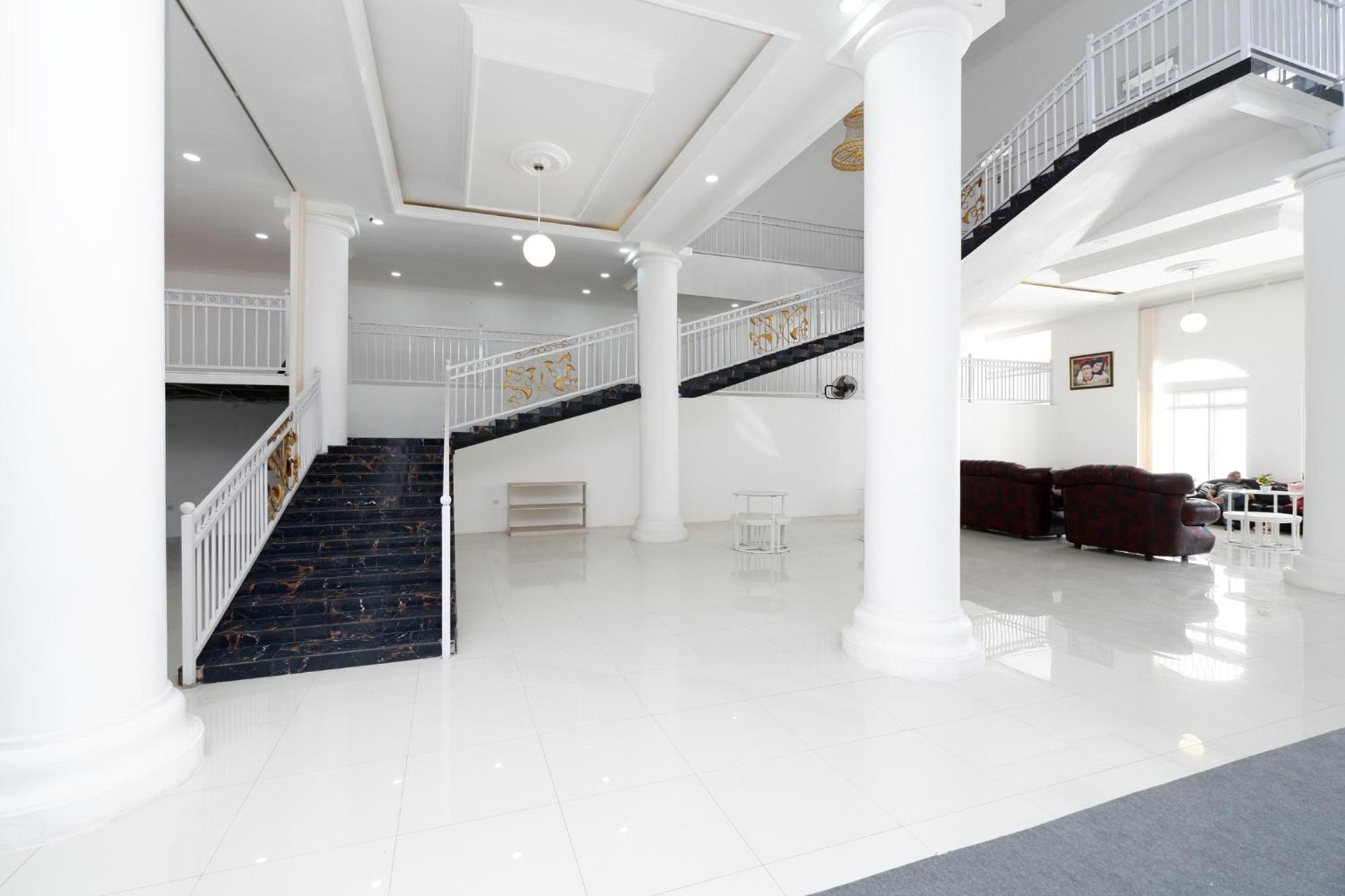 Griya Rw Family Guest House Redpartner Solo Esterno foto