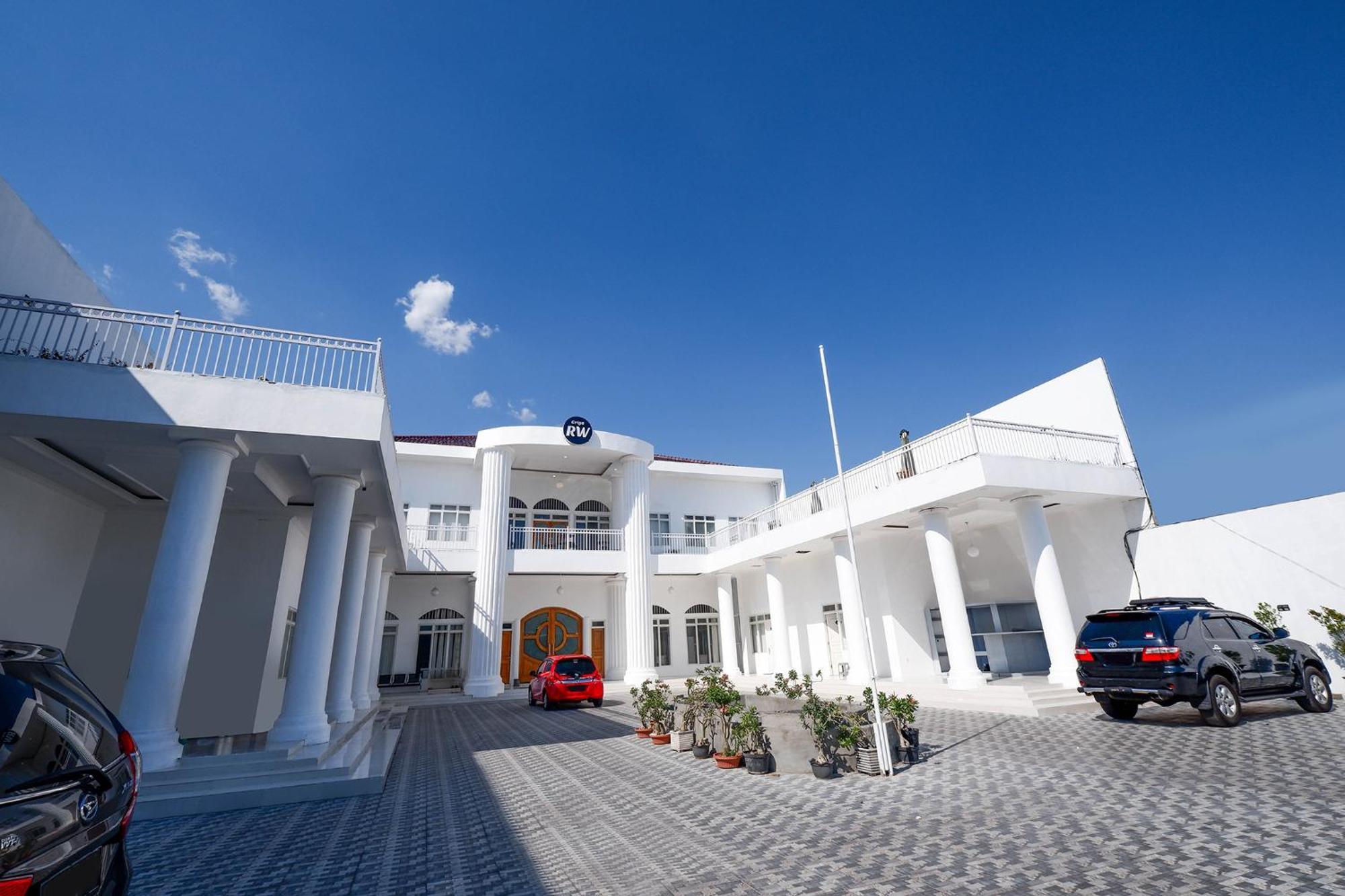 Griya Rw Family Guest House Redpartner Solo Esterno foto