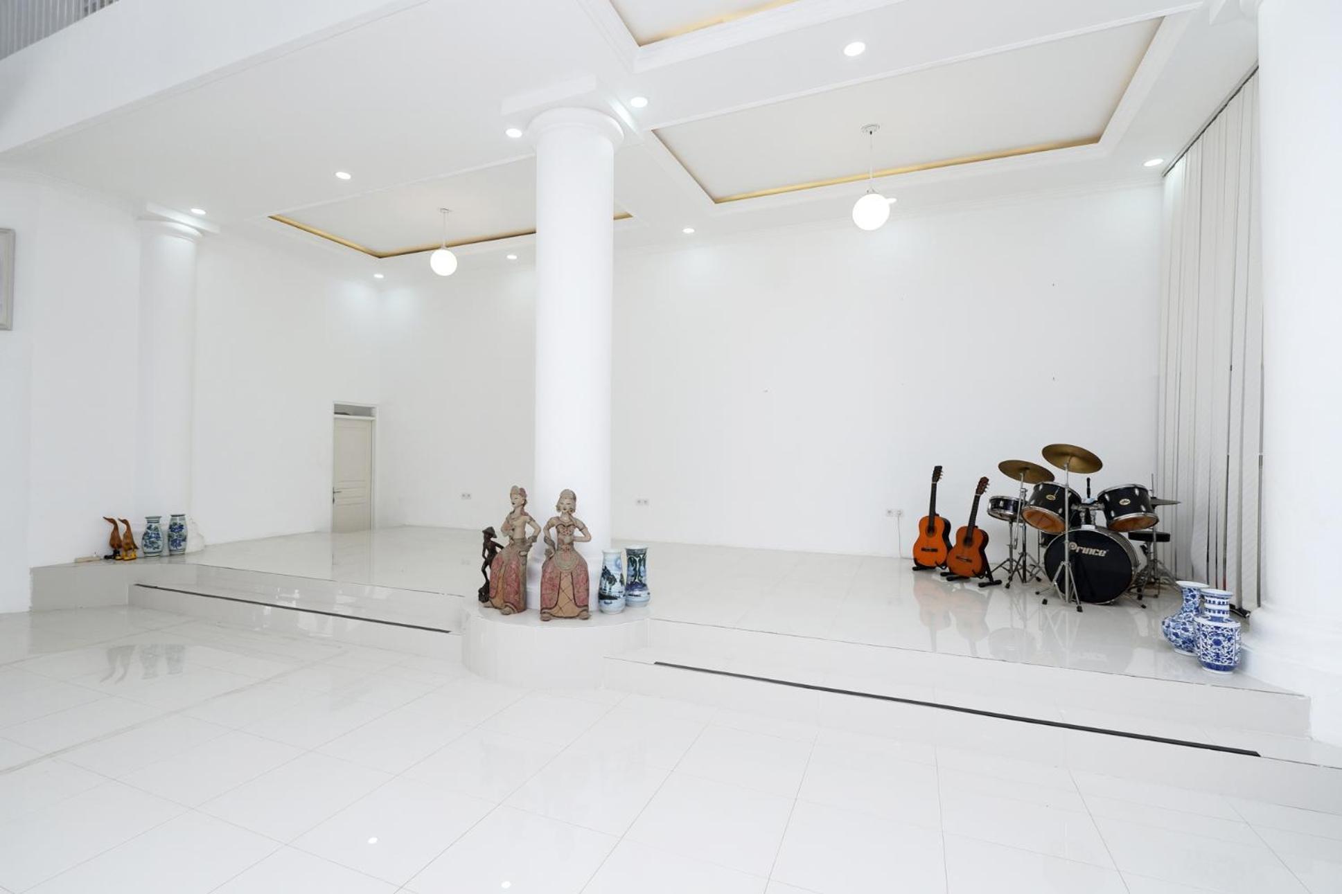 Griya Rw Family Guest House Redpartner Solo Esterno foto