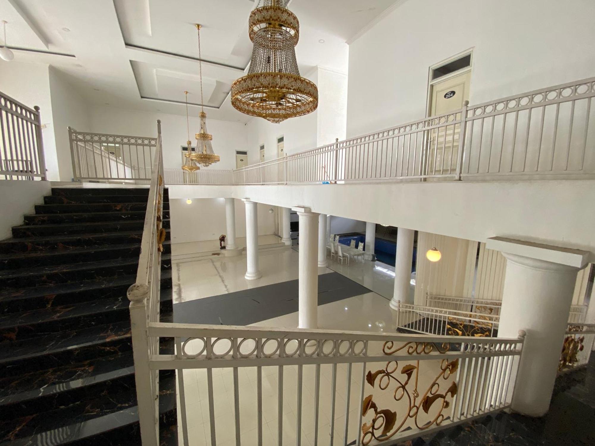 Griya Rw Family Guest House Redpartner Solo Esterno foto