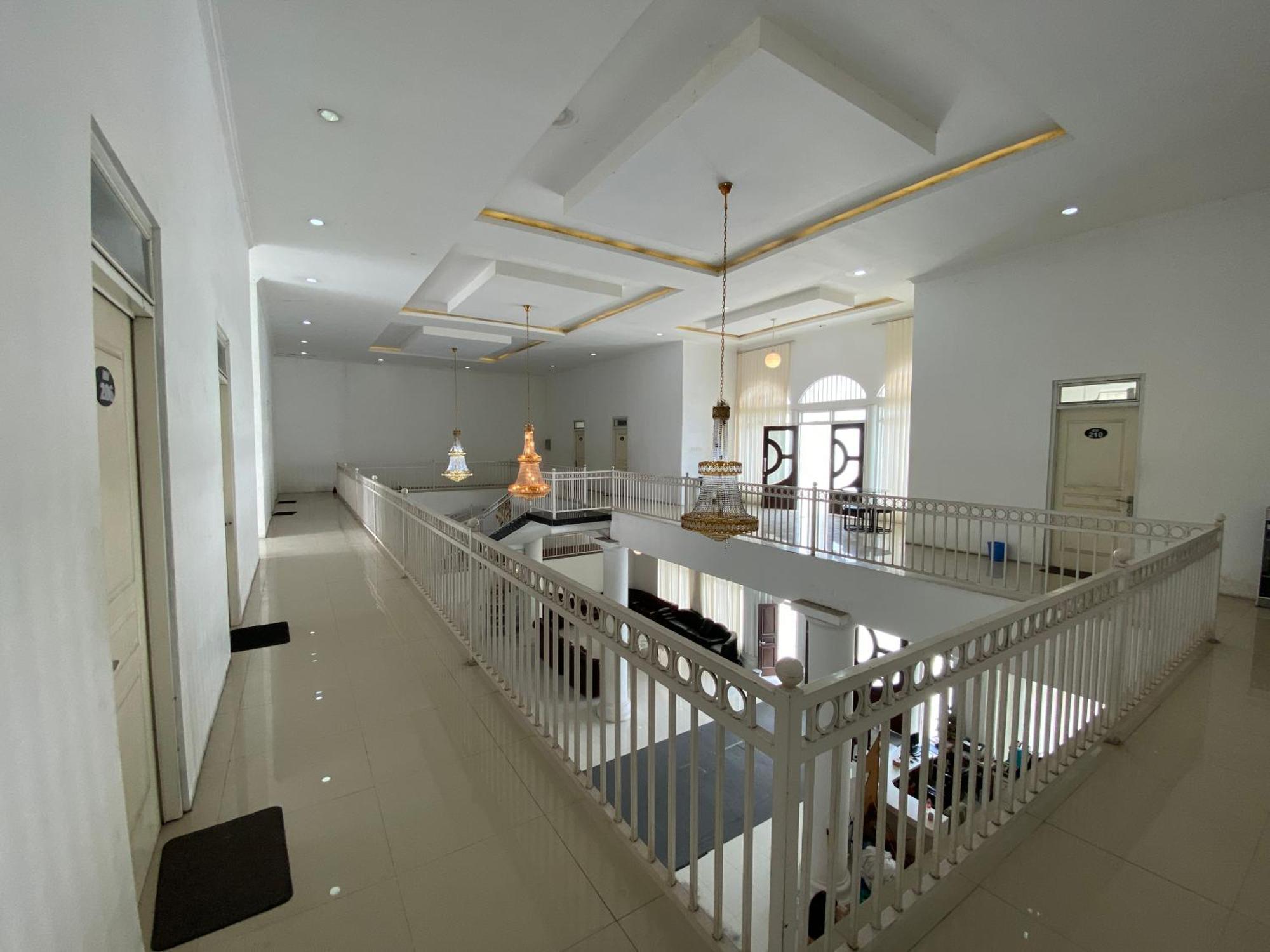 Griya Rw Family Guest House Redpartner Solo Esterno foto