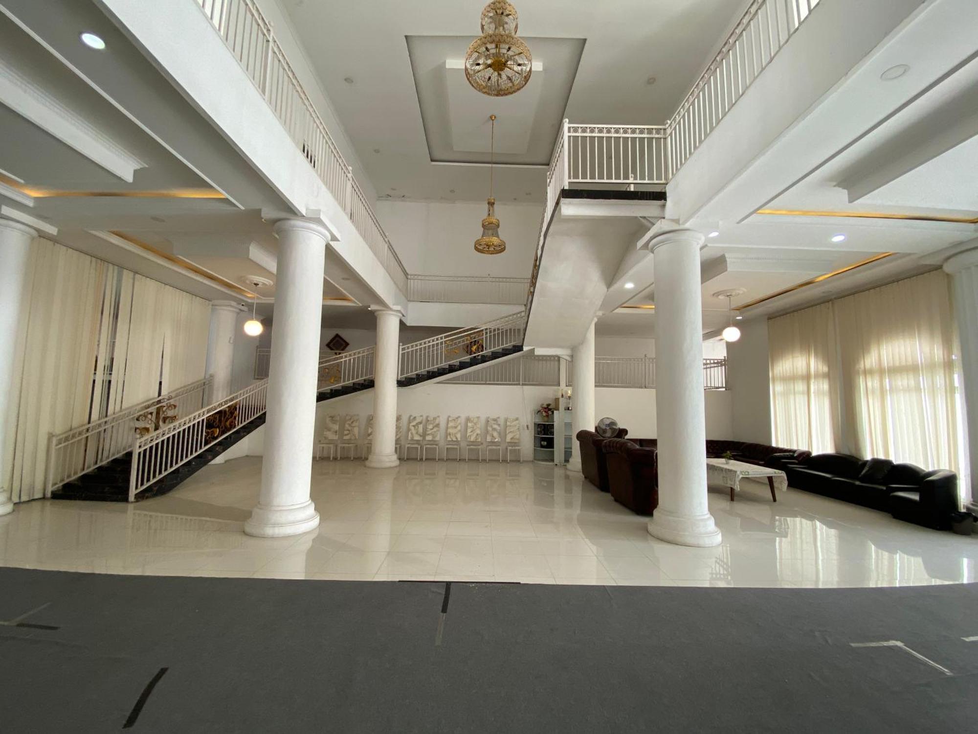 Griya Rw Family Guest House Redpartner Solo Esterno foto