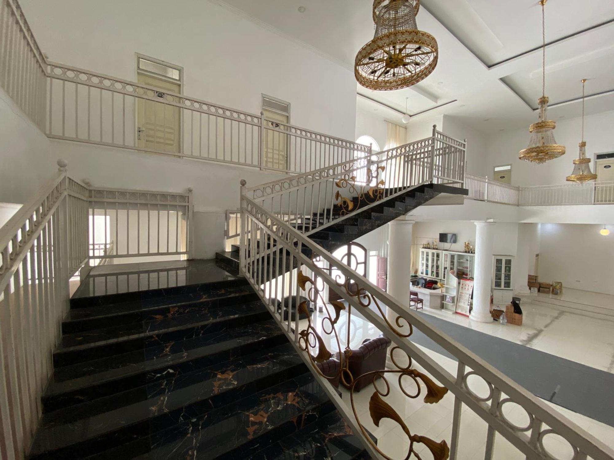 Griya Rw Family Guest House Redpartner Solo Esterno foto