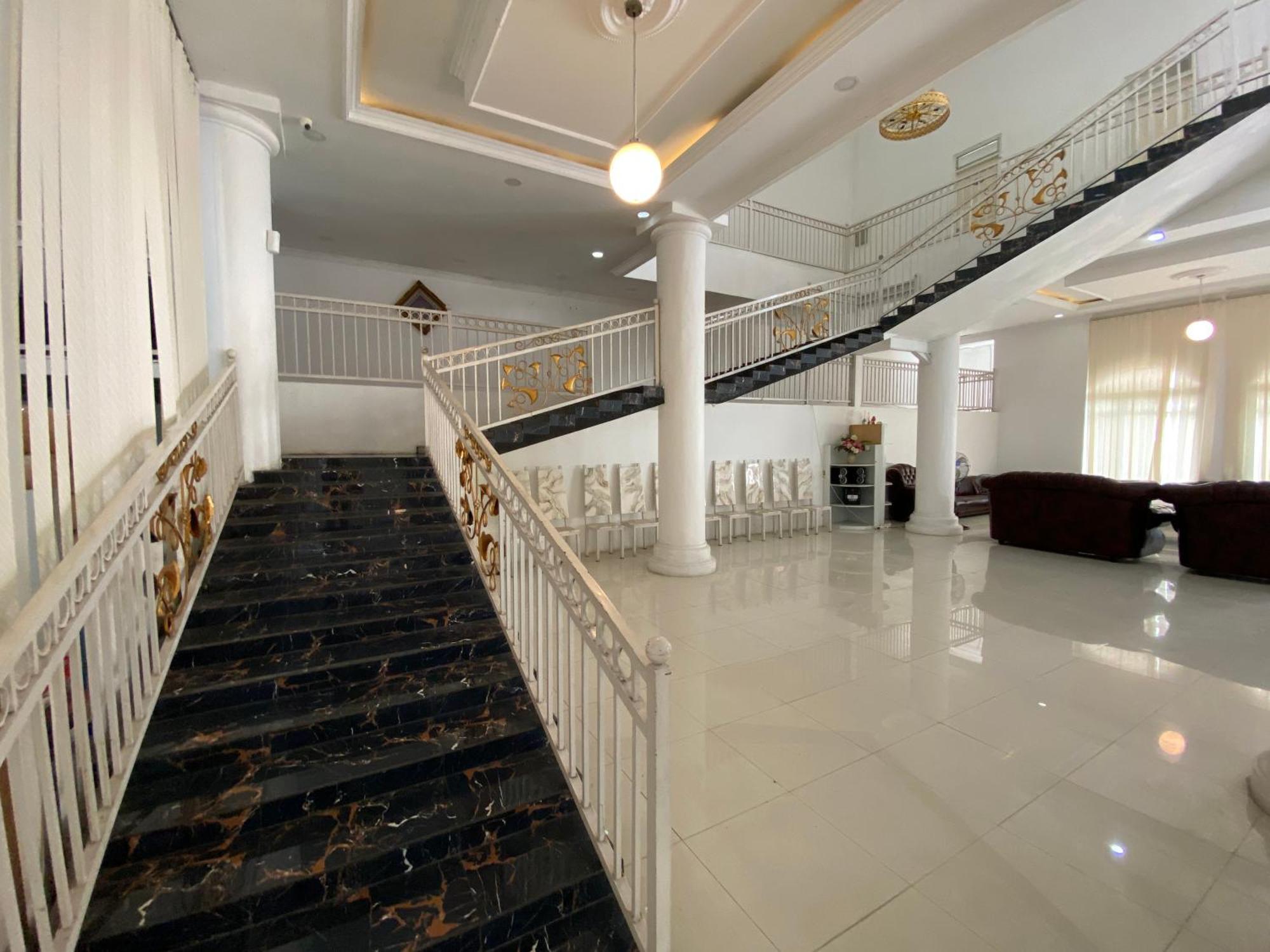 Griya Rw Family Guest House Redpartner Solo Esterno foto
