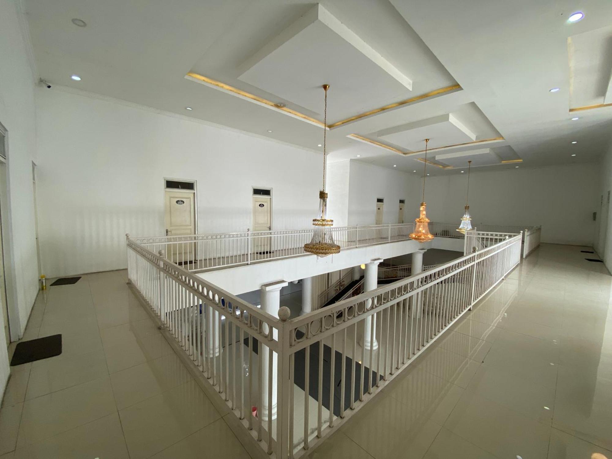 Griya Rw Family Guest House Redpartner Solo Esterno foto