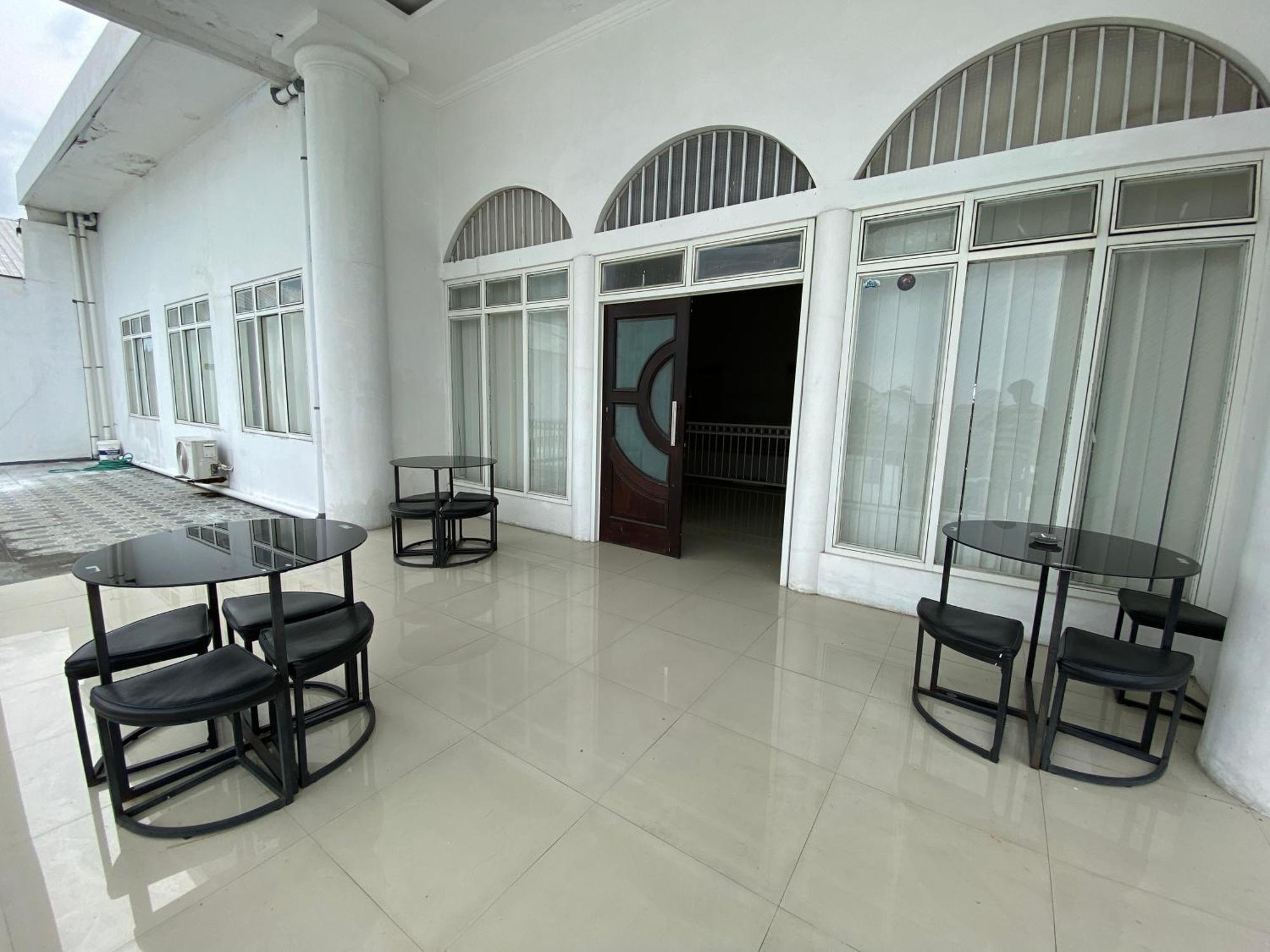 Griya Rw Family Guest House Redpartner Solo Esterno foto