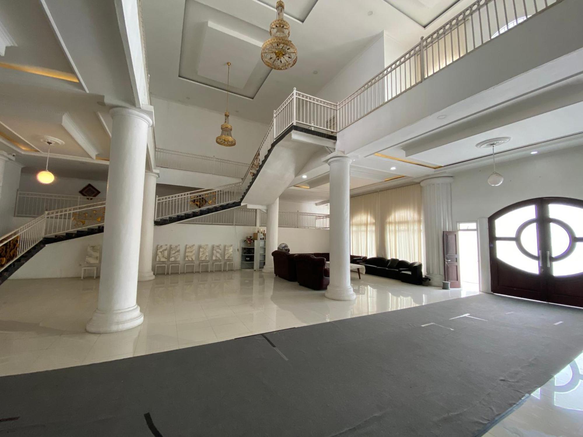Griya Rw Family Guest House Redpartner Solo Esterno foto