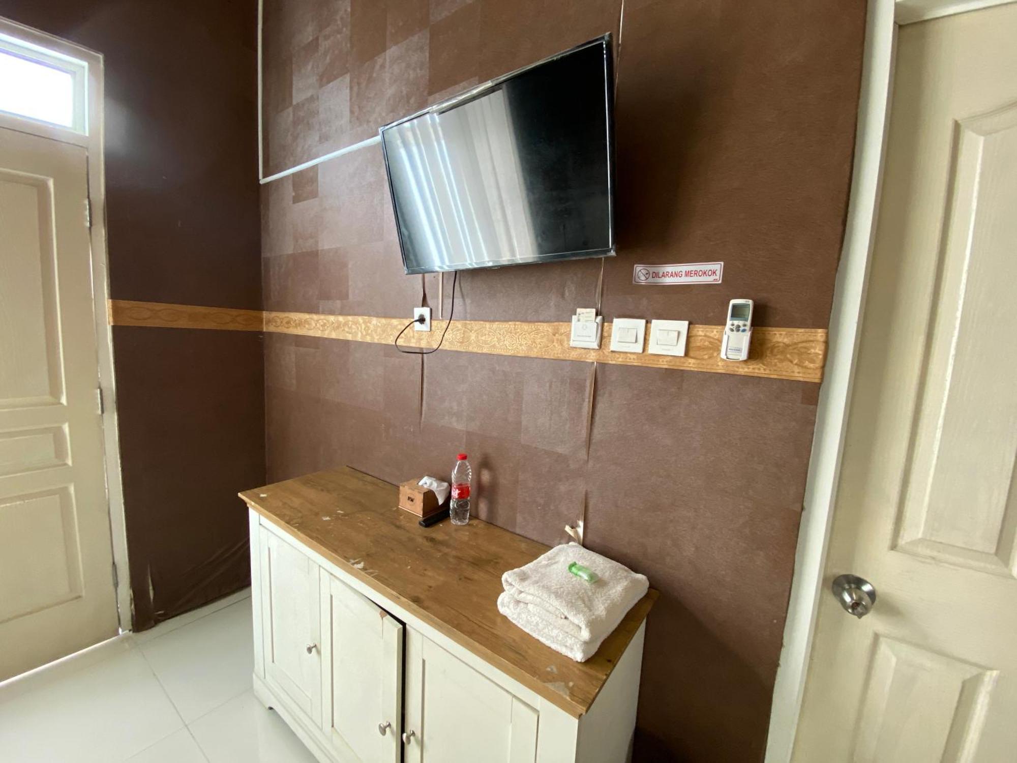 Griya Rw Family Guest House Redpartner Solo Esterno foto