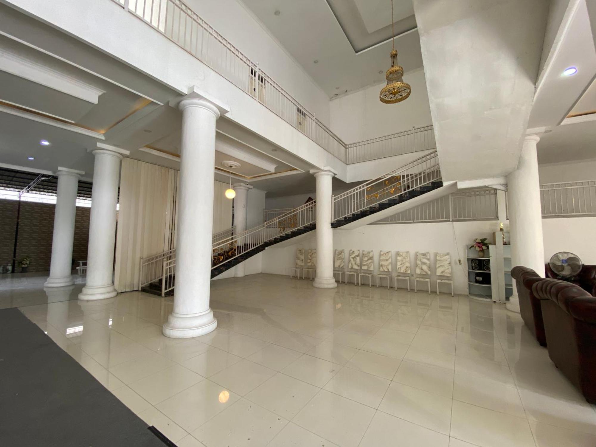 Griya Rw Family Guest House Redpartner Solo Esterno foto