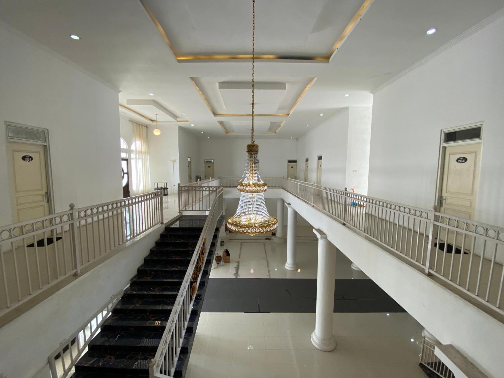 Griya Rw Family Guest House Redpartner Solo Esterno foto