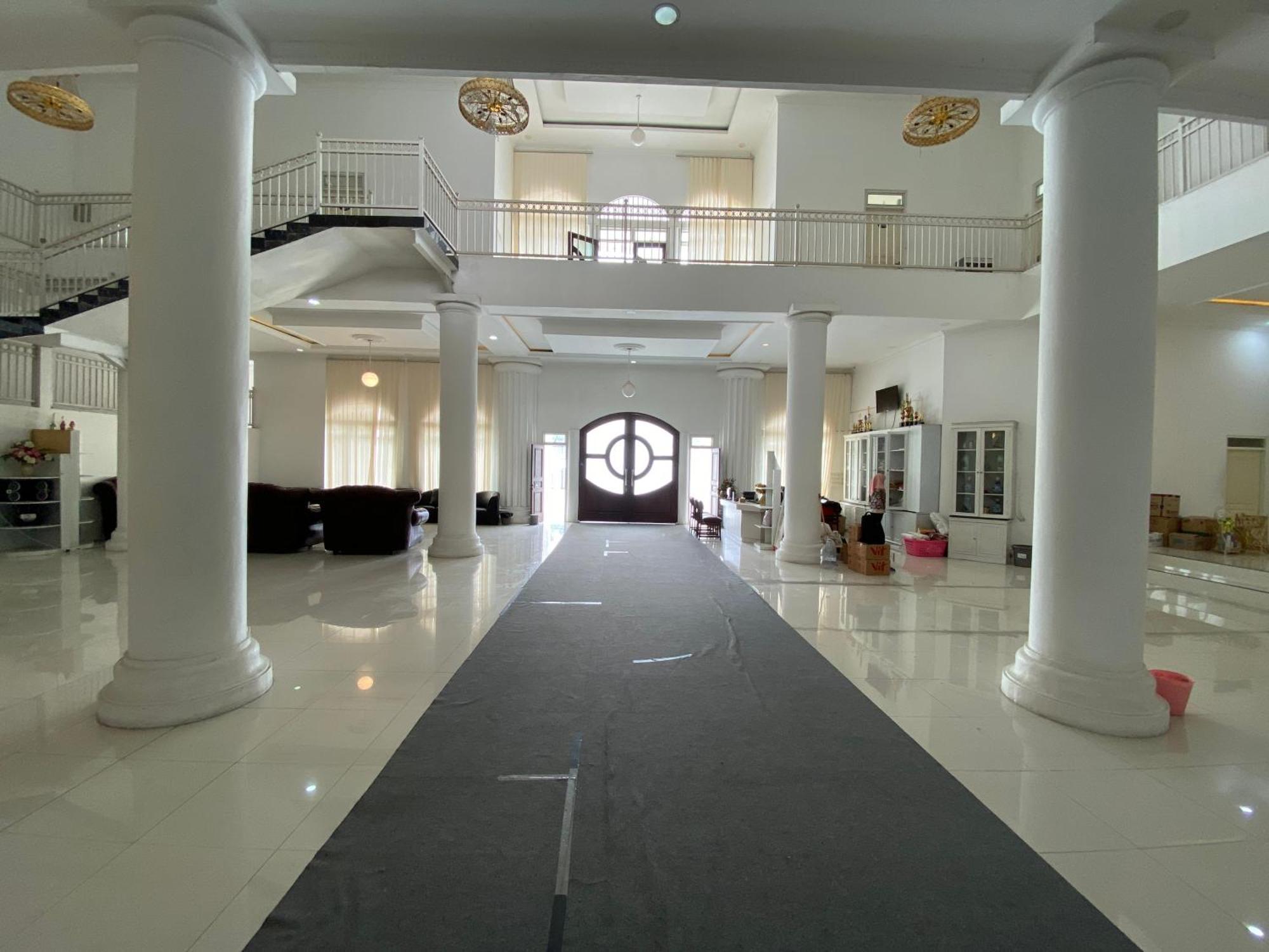 Griya Rw Family Guest House Redpartner Solo Esterno foto