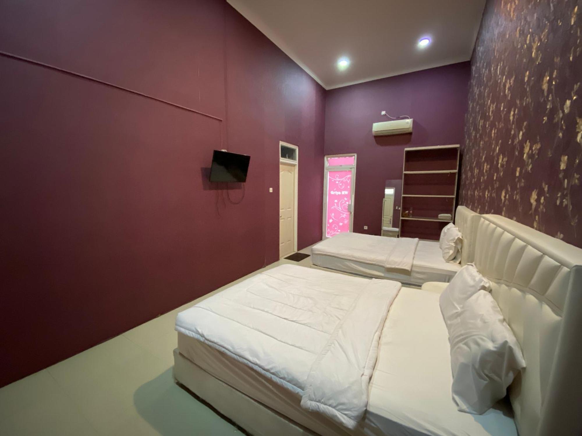 Griya Rw Family Guest House Redpartner Solo Esterno foto