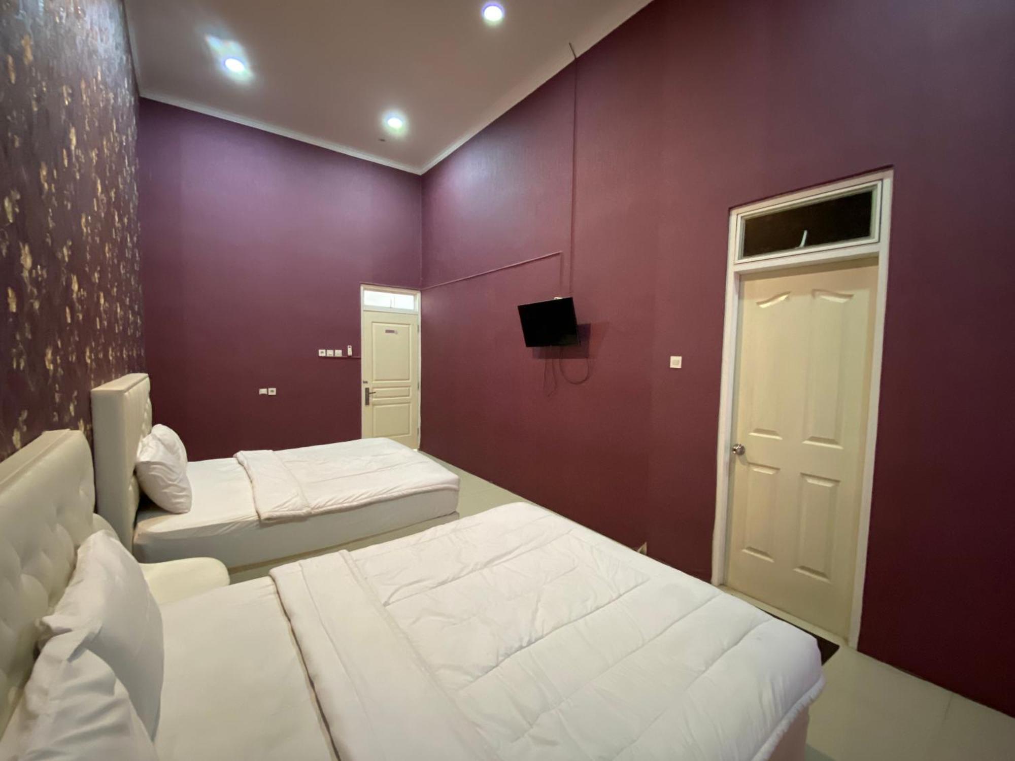 Griya Rw Family Guest House Redpartner Solo Esterno foto