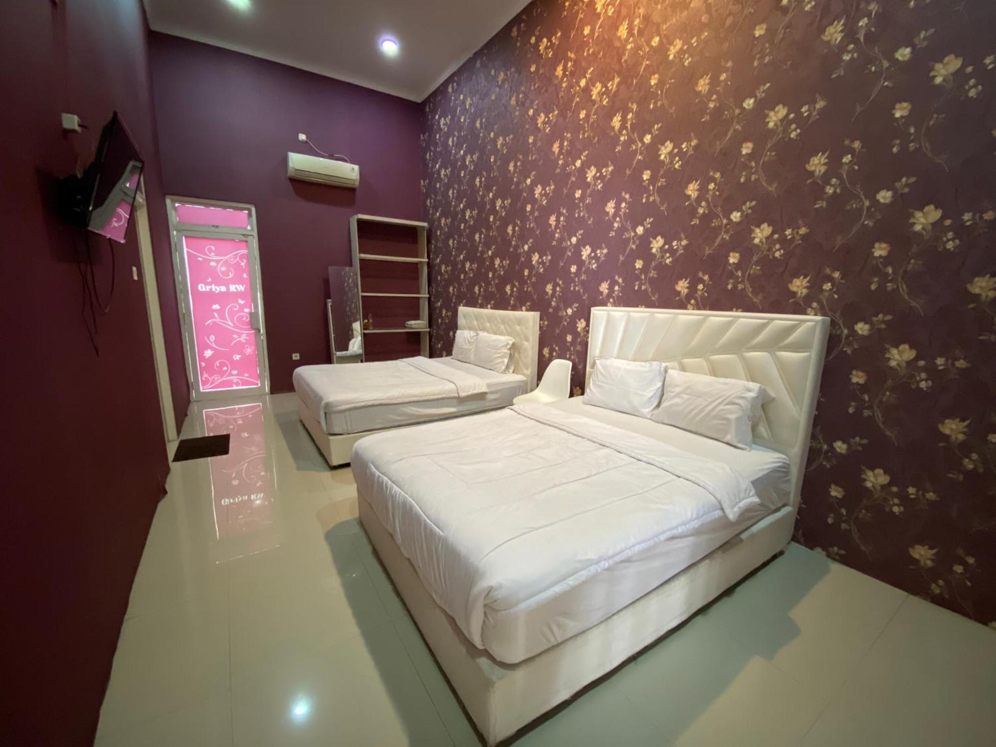 Griya Rw Family Guest House Redpartner Solo Esterno foto