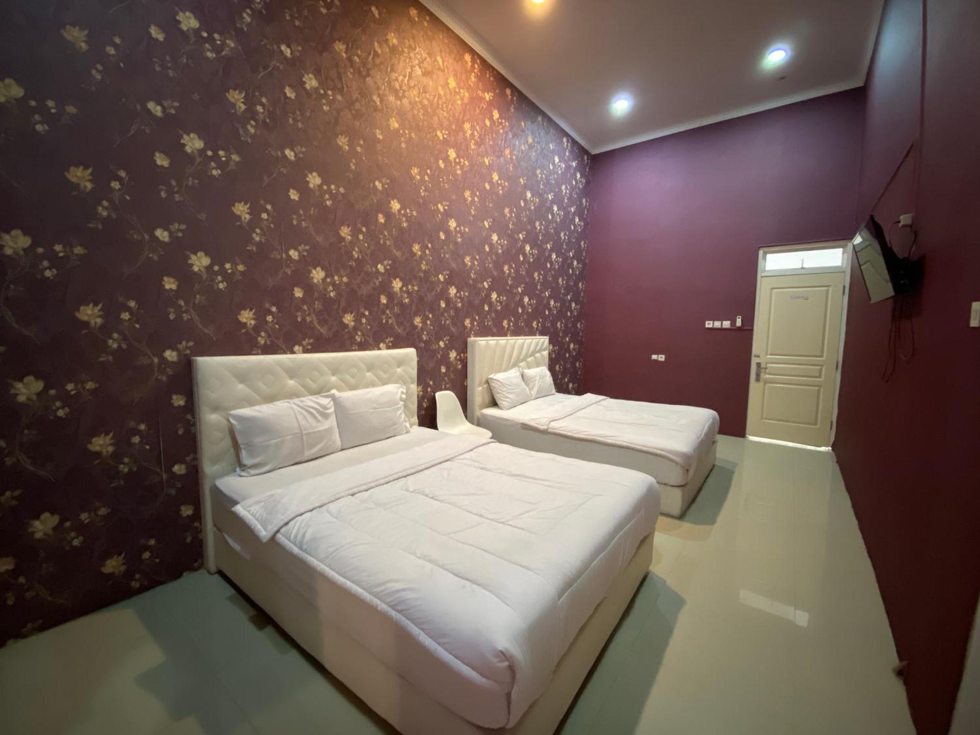 Griya Rw Family Guest House Redpartner Solo Esterno foto
