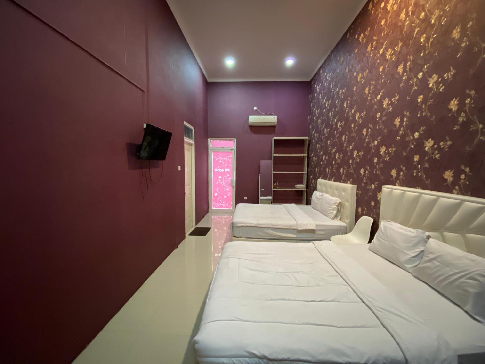 Griya Rw Family Guest House Redpartner Solo Esterno foto